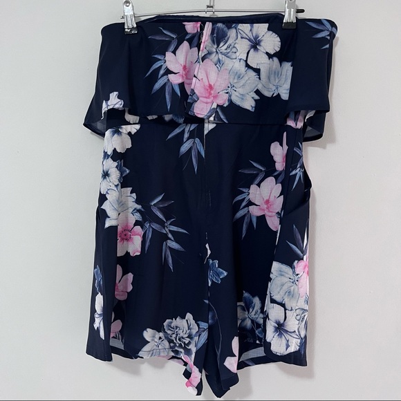 Showpo navy floral strapless playsuit size 14/XL NWT - Picture 4 of 8